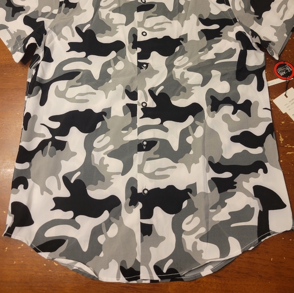 Mens Camo Print Button Down - Picture 5 of 7